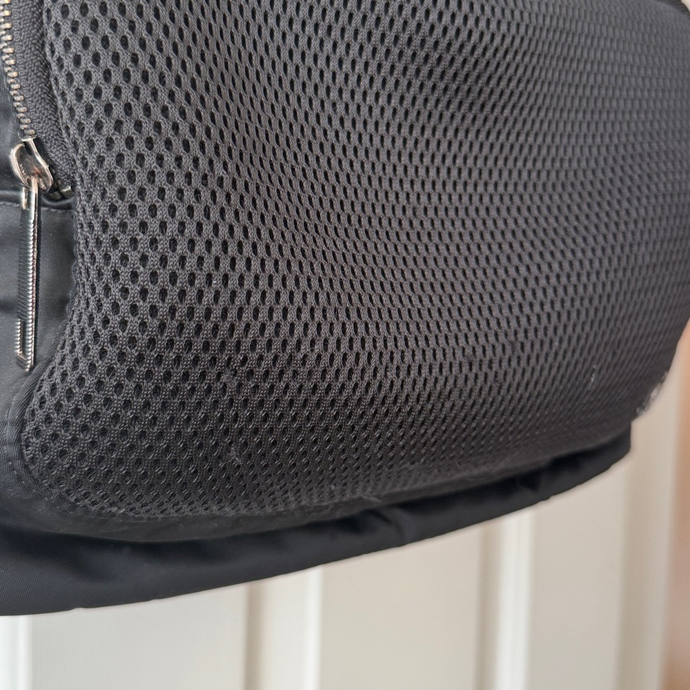Lululemon Everywhere Backpack in 17L in Black - Picture 6 of 17